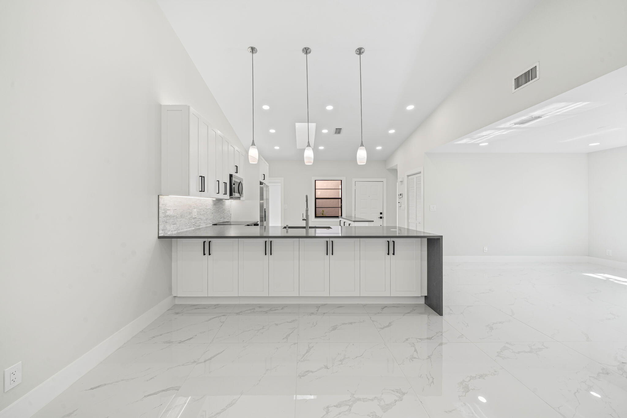 HUNTINGTON POINTE - Residential