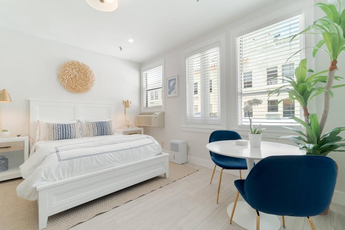 235 Sunrise Avenue Unit 2016