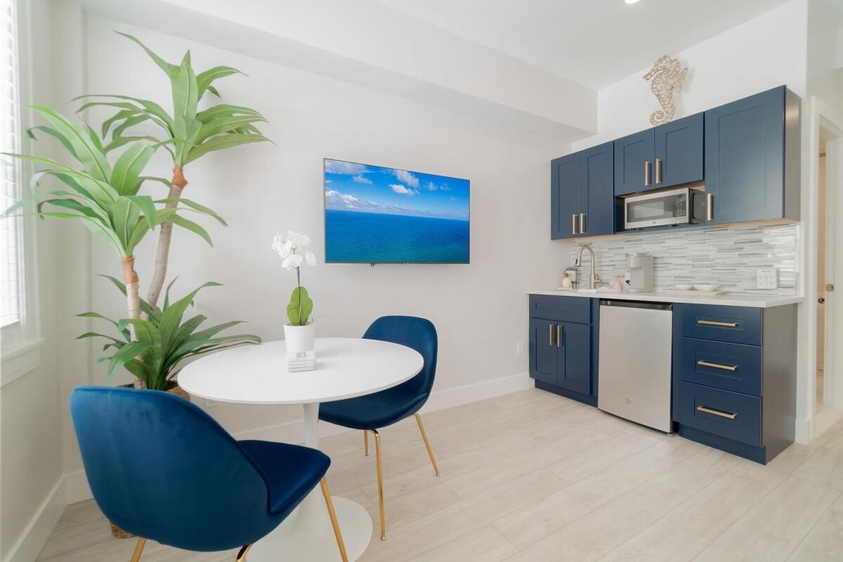 PALM BEACH HOTEL CONDO - Residential