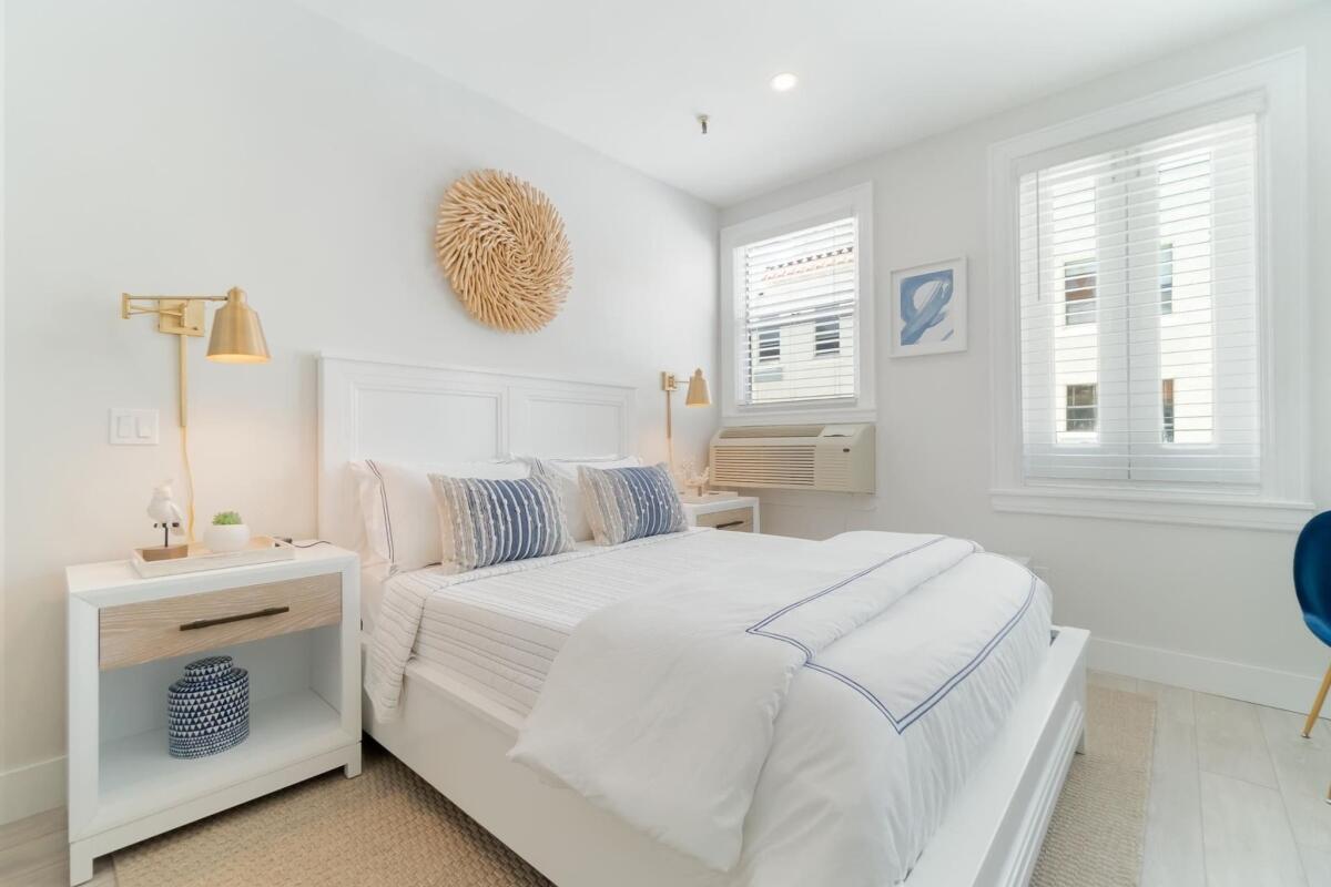 PALM BEACH HOTEL CONDO - Residential