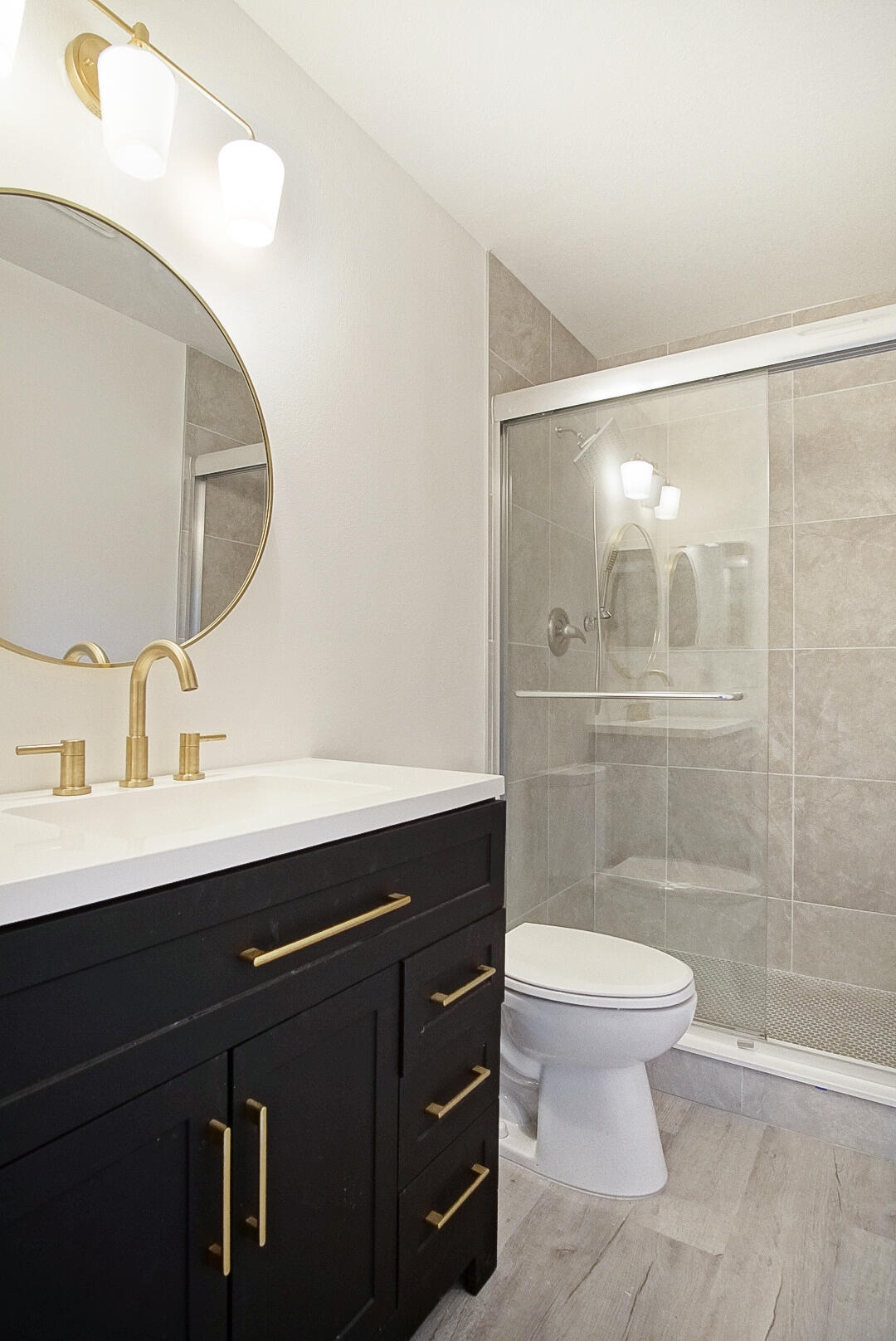 VISTA GARDENS F/K/A VISTA ROYALE GARDENS - Residential Lease