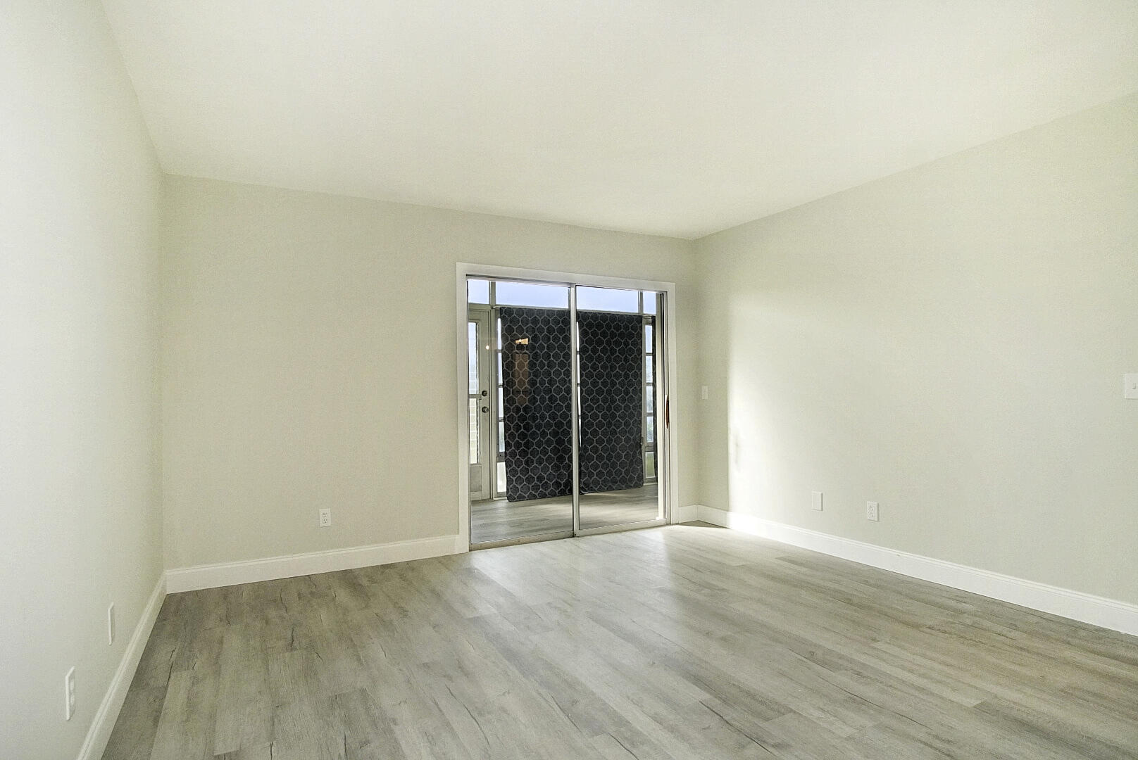 VISTA GARDENS F/K/A VISTA ROYALE GARDENS - Residential Lease