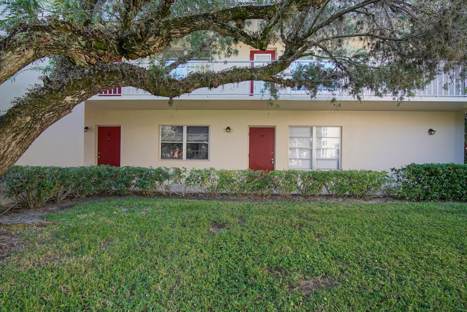 VISTA GARDENS F/K/A VISTA ROYALE GARDENS - Residential Lease