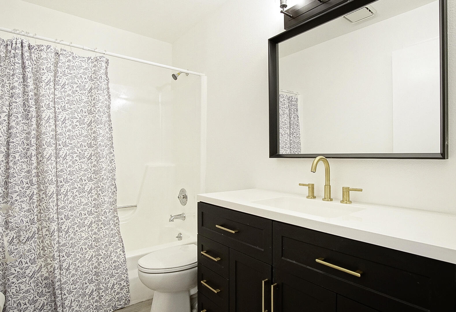 VISTA GARDENS F/K/A VISTA ROYALE GARDENS - Residential Lease