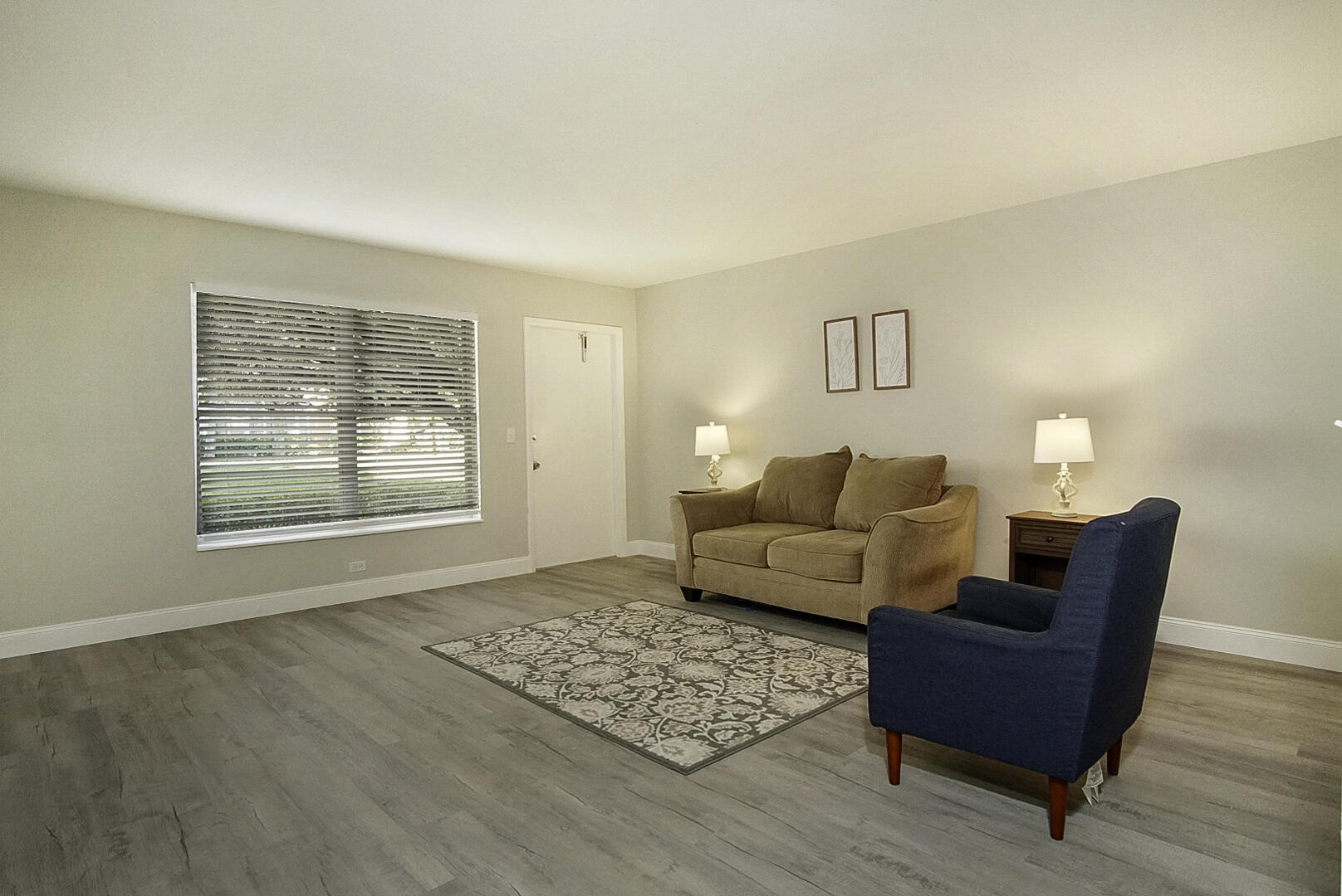 VISTA GARDENS F/K/A VISTA ROYALE GARDENS - Residential Lease