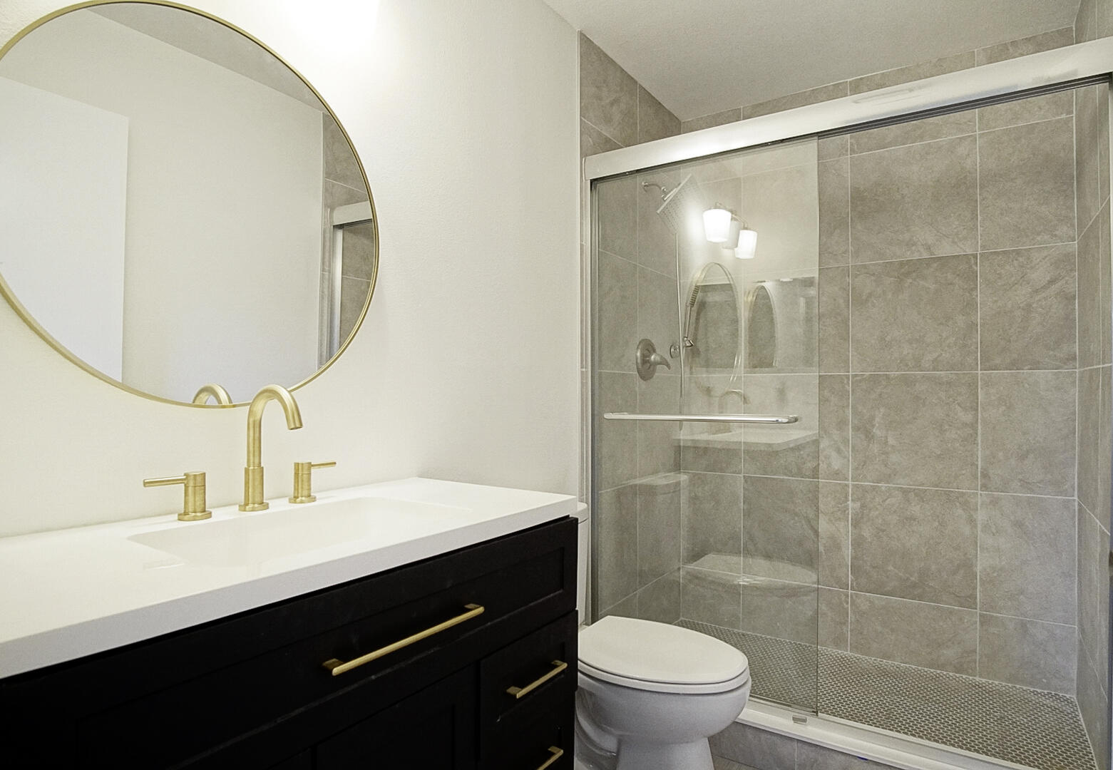 VISTA GARDENS F/K/A VISTA ROYALE GARDENS - Residential Lease