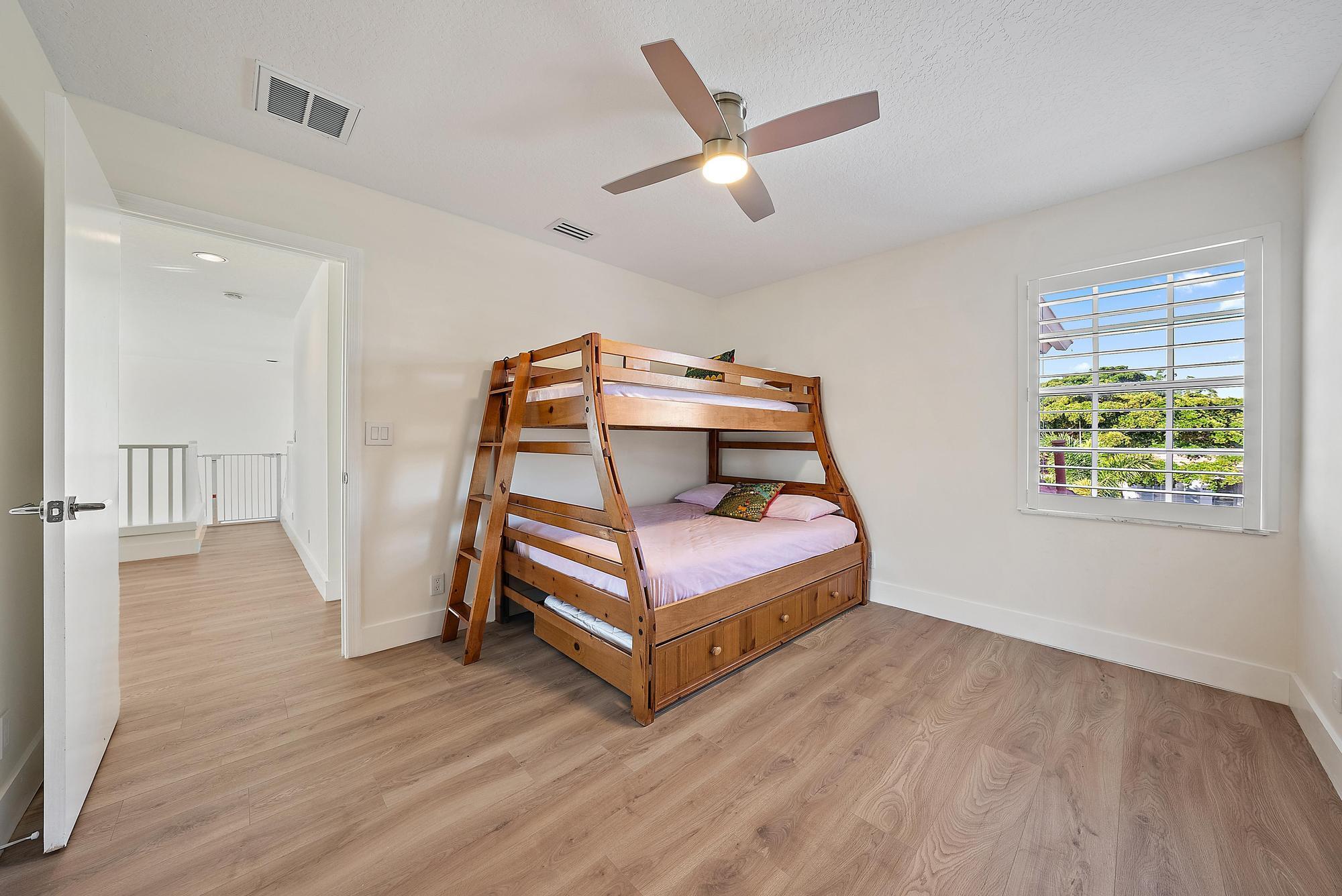 IBIS GOLF AND COUNTRY CLU - Residential Lease