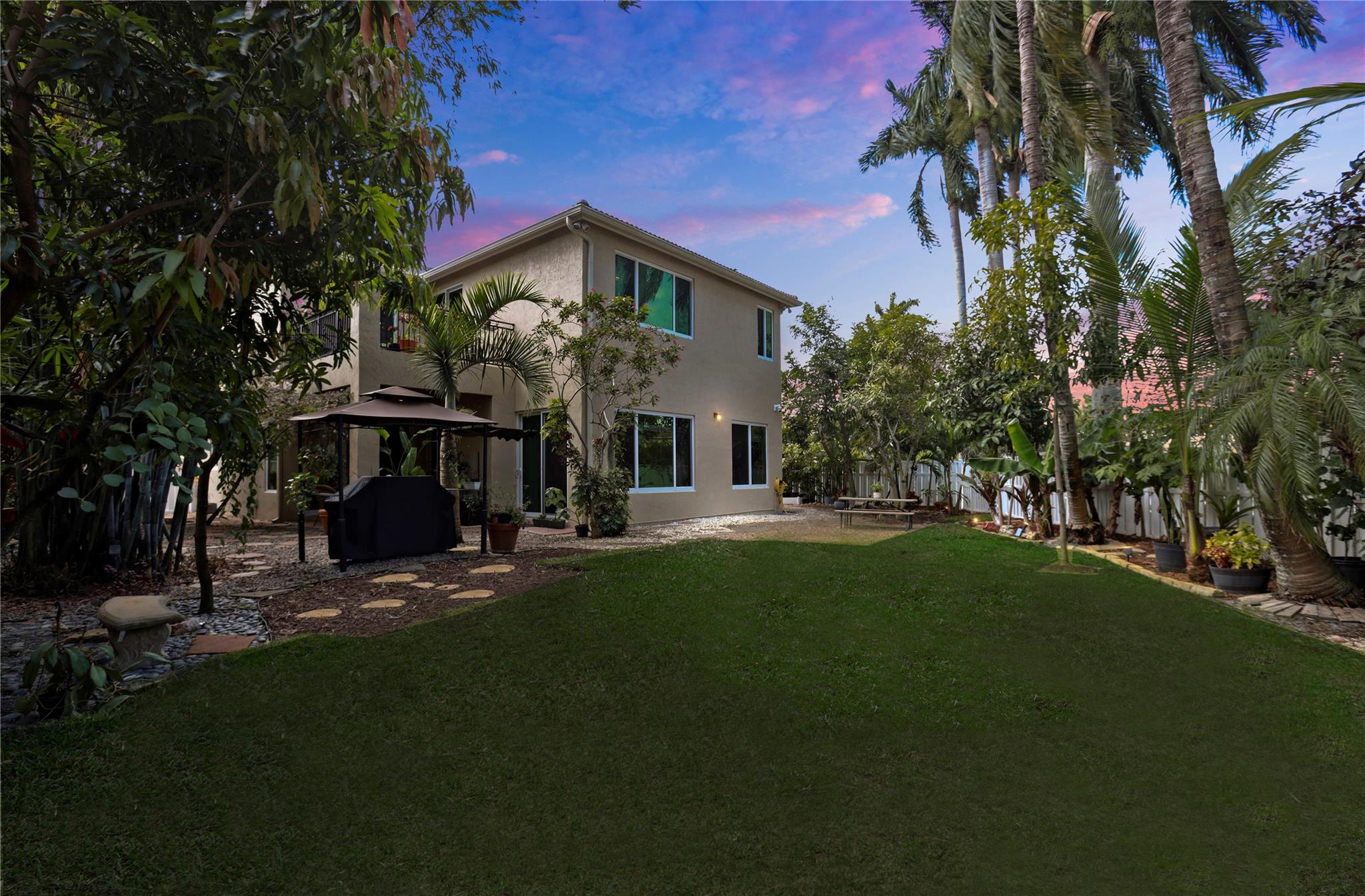 Pod 7 At Monarch Lakes 16 - Residential