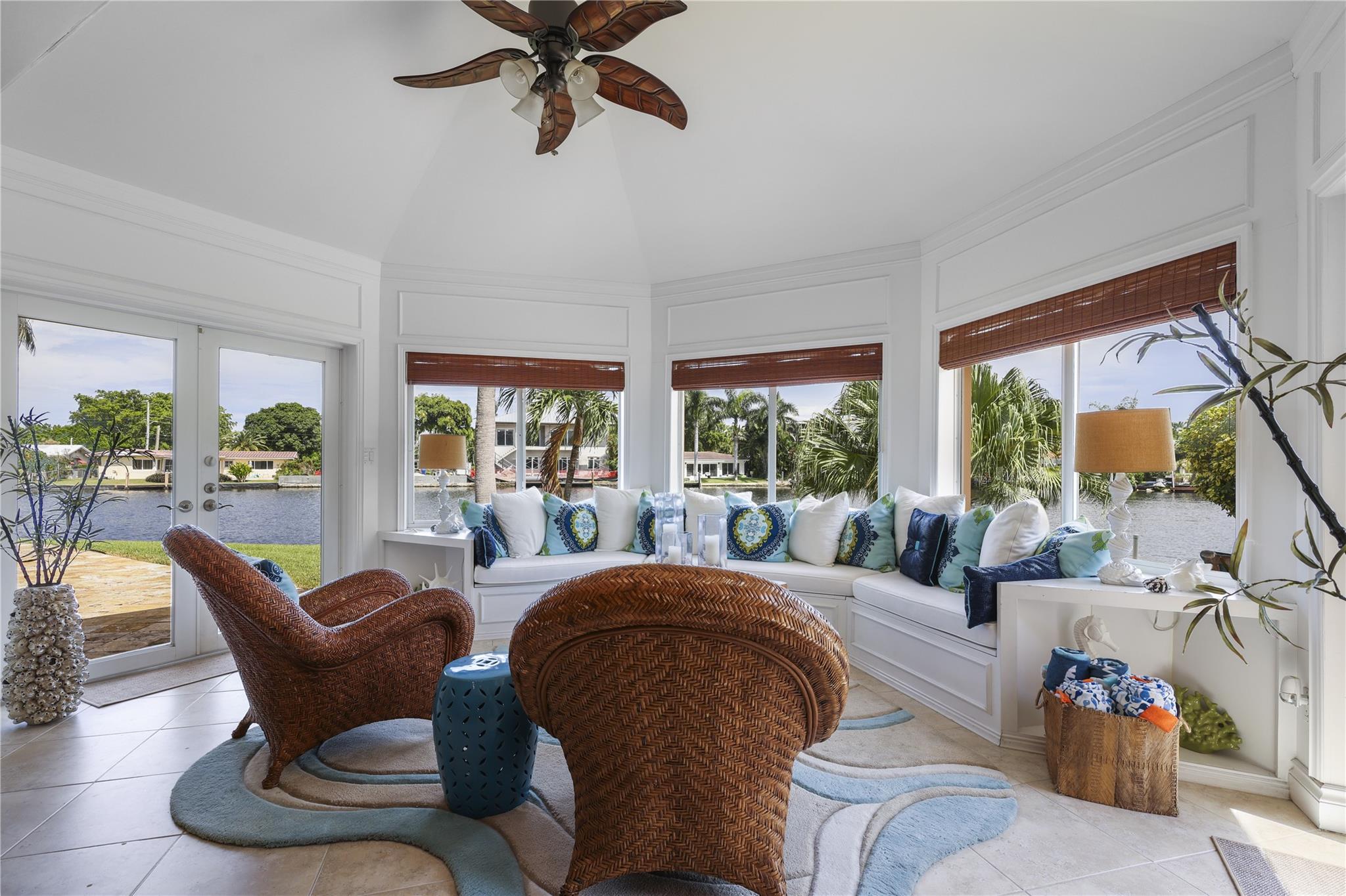 1925 Coral Gardens Dr
