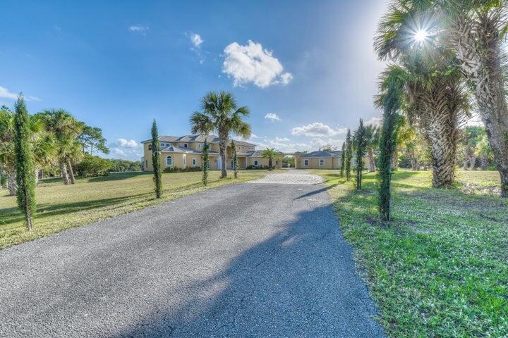 11733 SW Citrus Boulevard