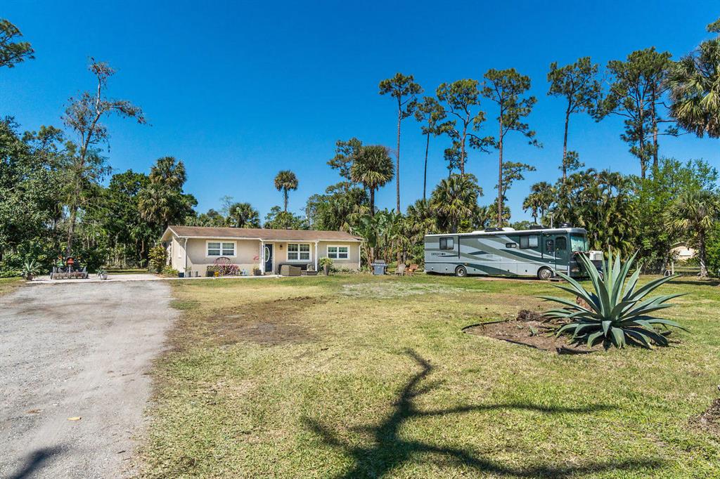 LOXAHATCHEE GROVES - Residential