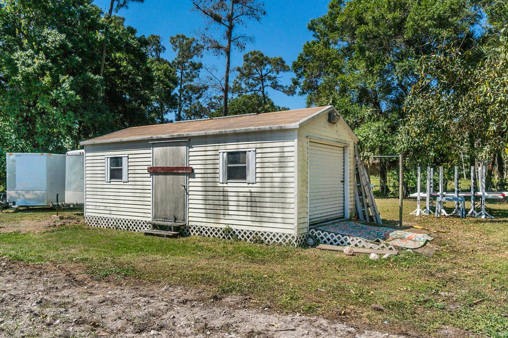 LOXAHATCHEE GROVES - Residential