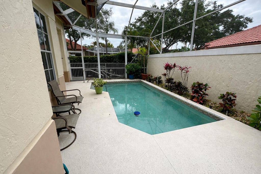 Photo of 77 Spyglass Way N, Palm Beach Gardens, FL 33418 (MLS # B26015997)