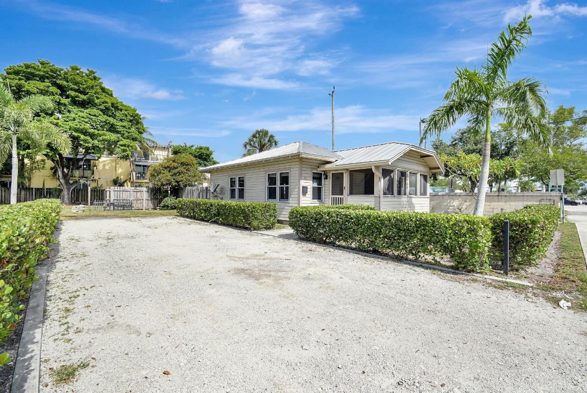 Waverly Place 2-19 D - Residential Income