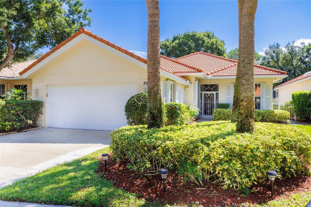 Photo of 319 Kelsey Park Circle, Palm Beach Gardens, FL 33410 (MLS # F10523281)