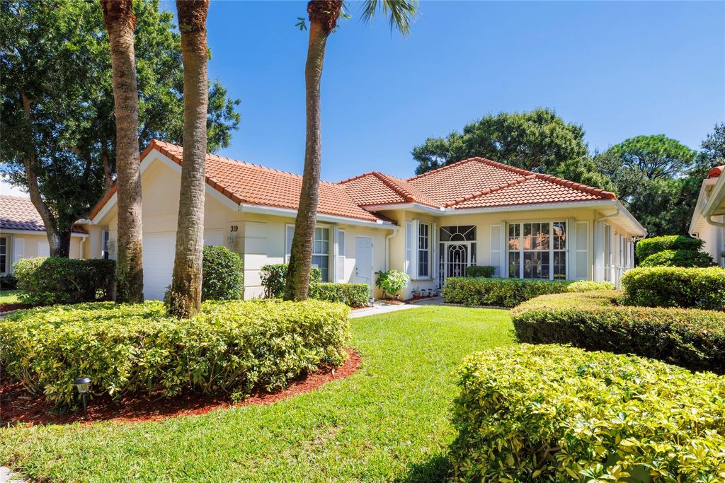 Photo of 319 Kelsey Park Circle, Palm Beach Gardens, FL 33410 (MLS # F10523281)