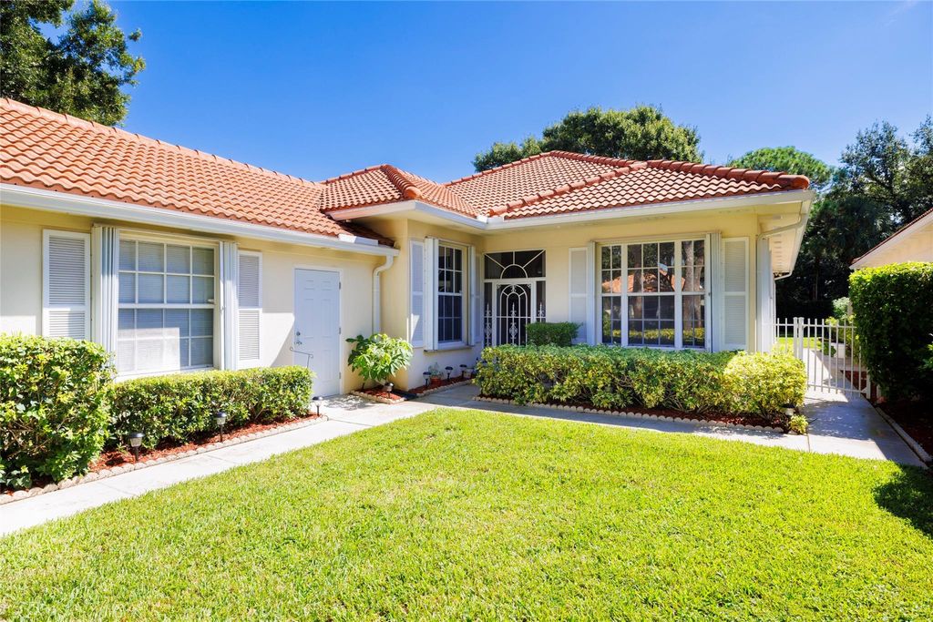 Photo of 319 Kelsey Park Circle, Palm Beach Gardens, FL 33410 (MLS # F10523281)