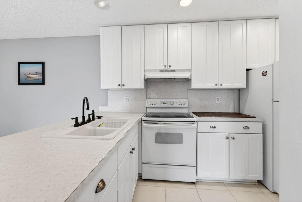 GLENBROOK CONDO - Residential