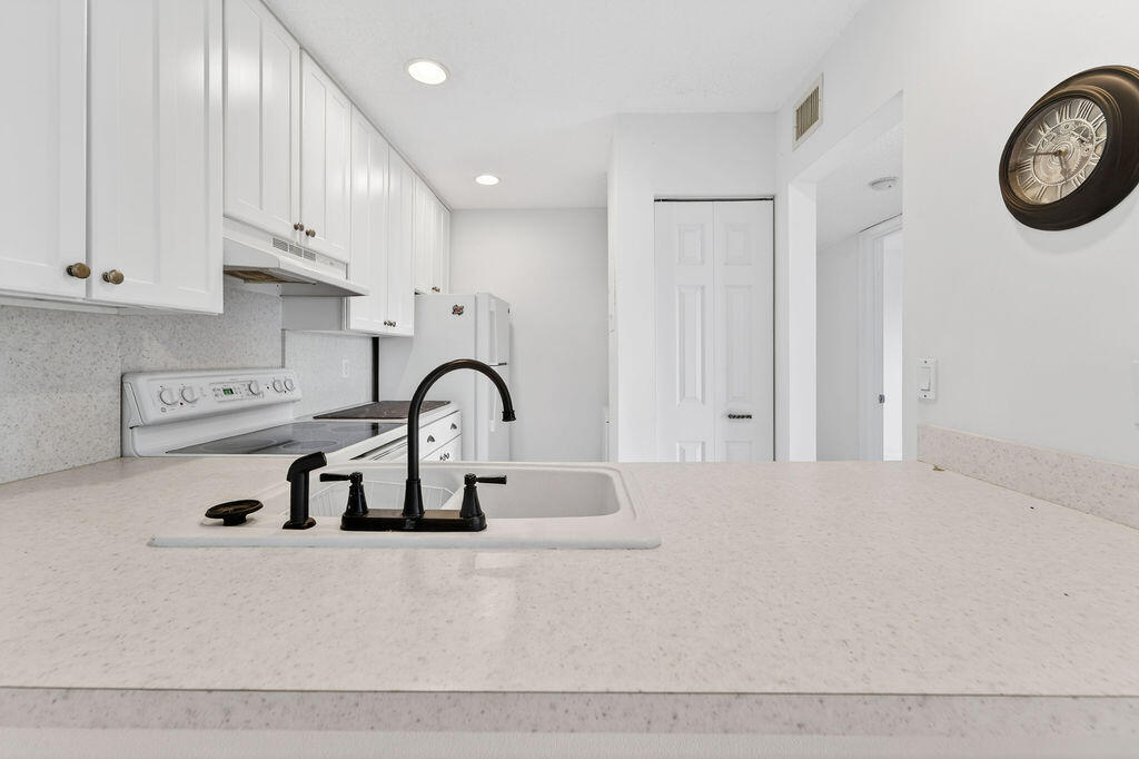 GLENBROOK CONDO - Residential