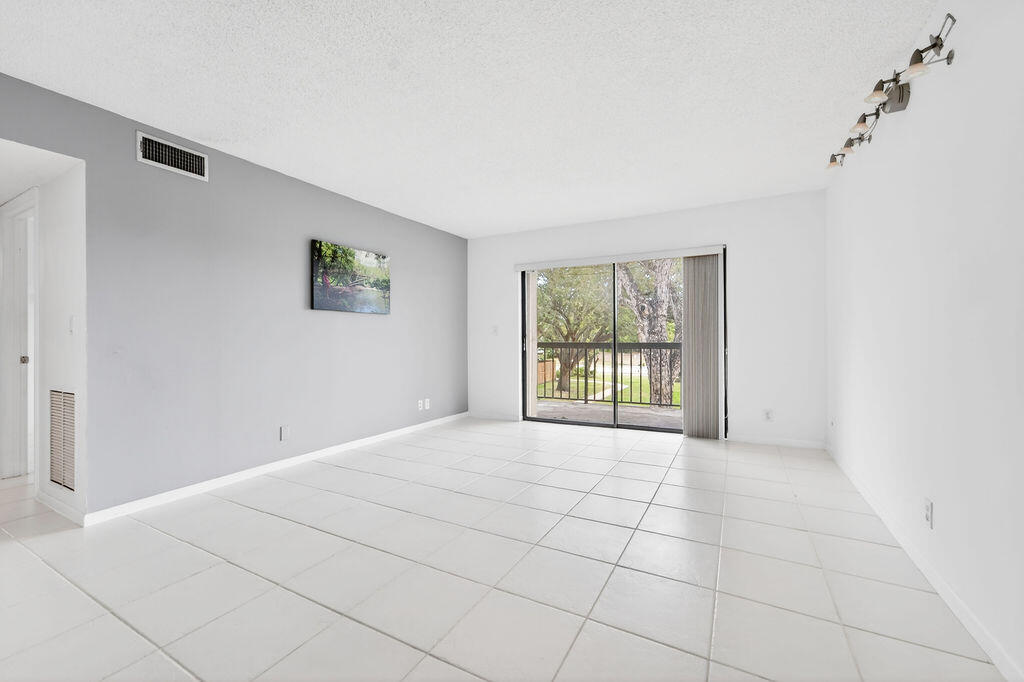 3402 E Gardens East Drive 7b