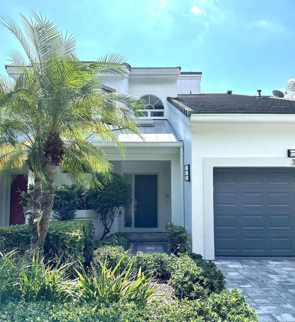 Photo of 316 Spyglass Way, Jupiter, FL 33477 (MLS # R10920509)