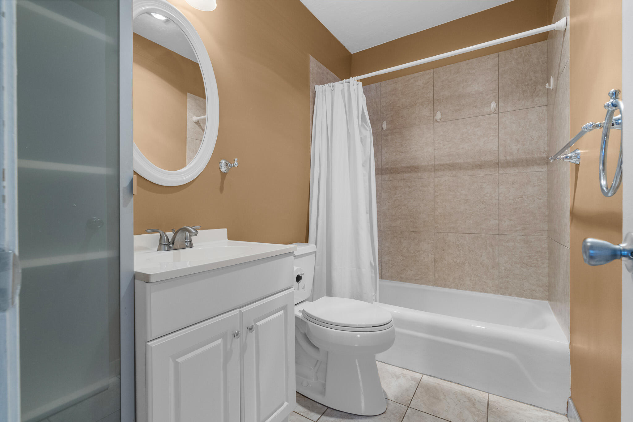 IMPERIAL POINT COLONNADES CONDO - Residential