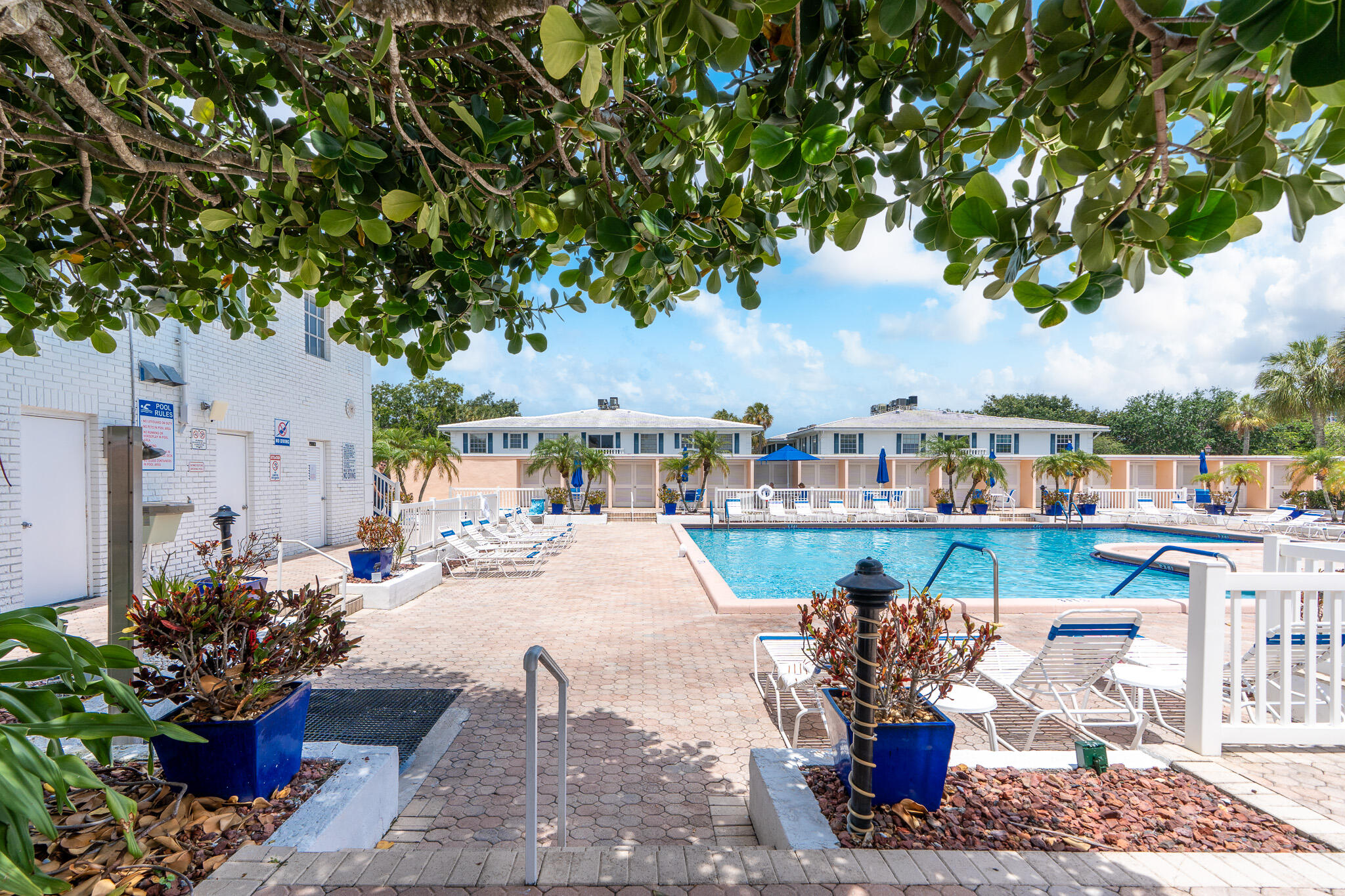 IMPERIAL POINT COLONNADES CONDO - Residential