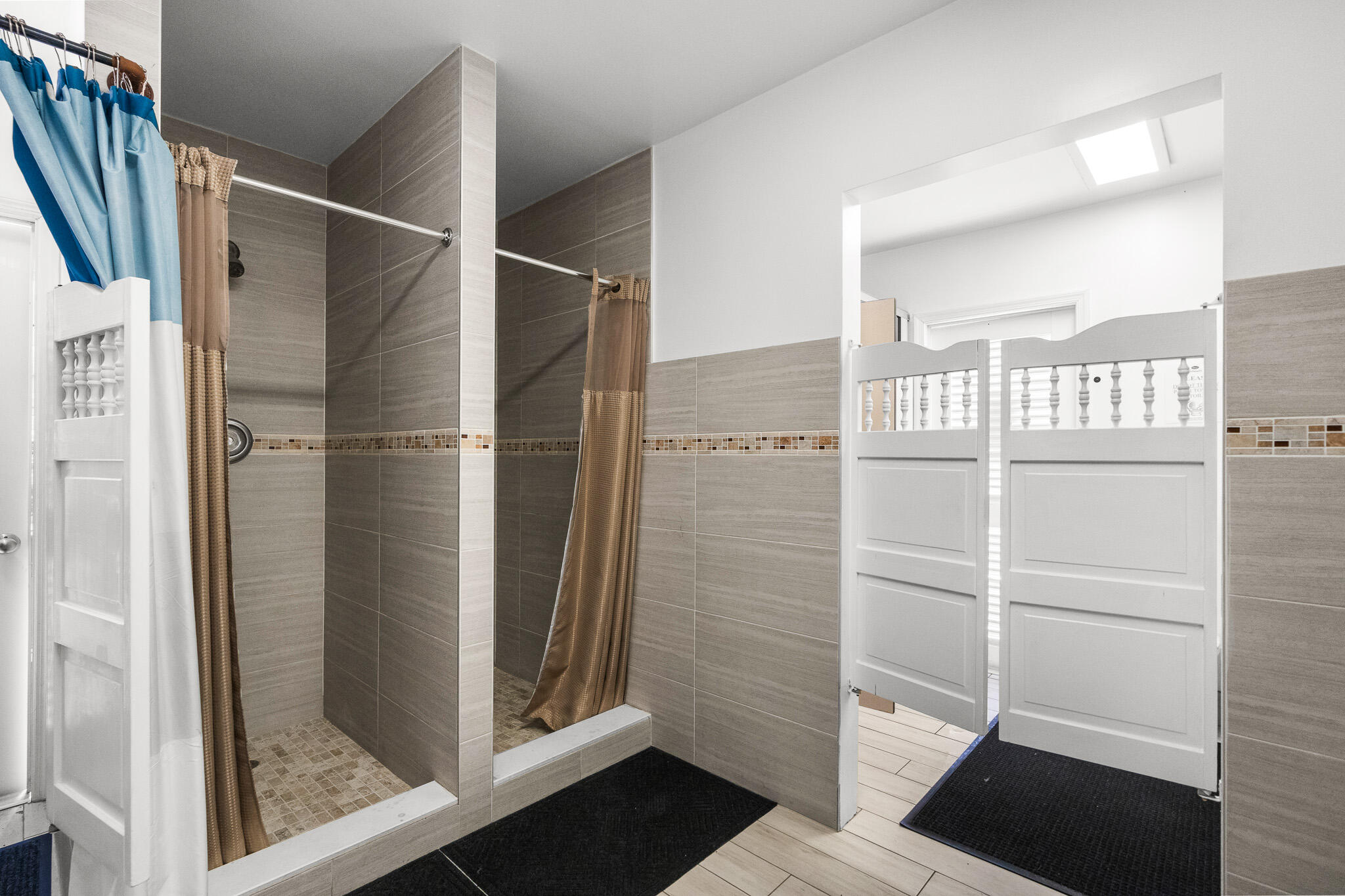 IMPERIAL POINT COLONNADES CONDO - Residential