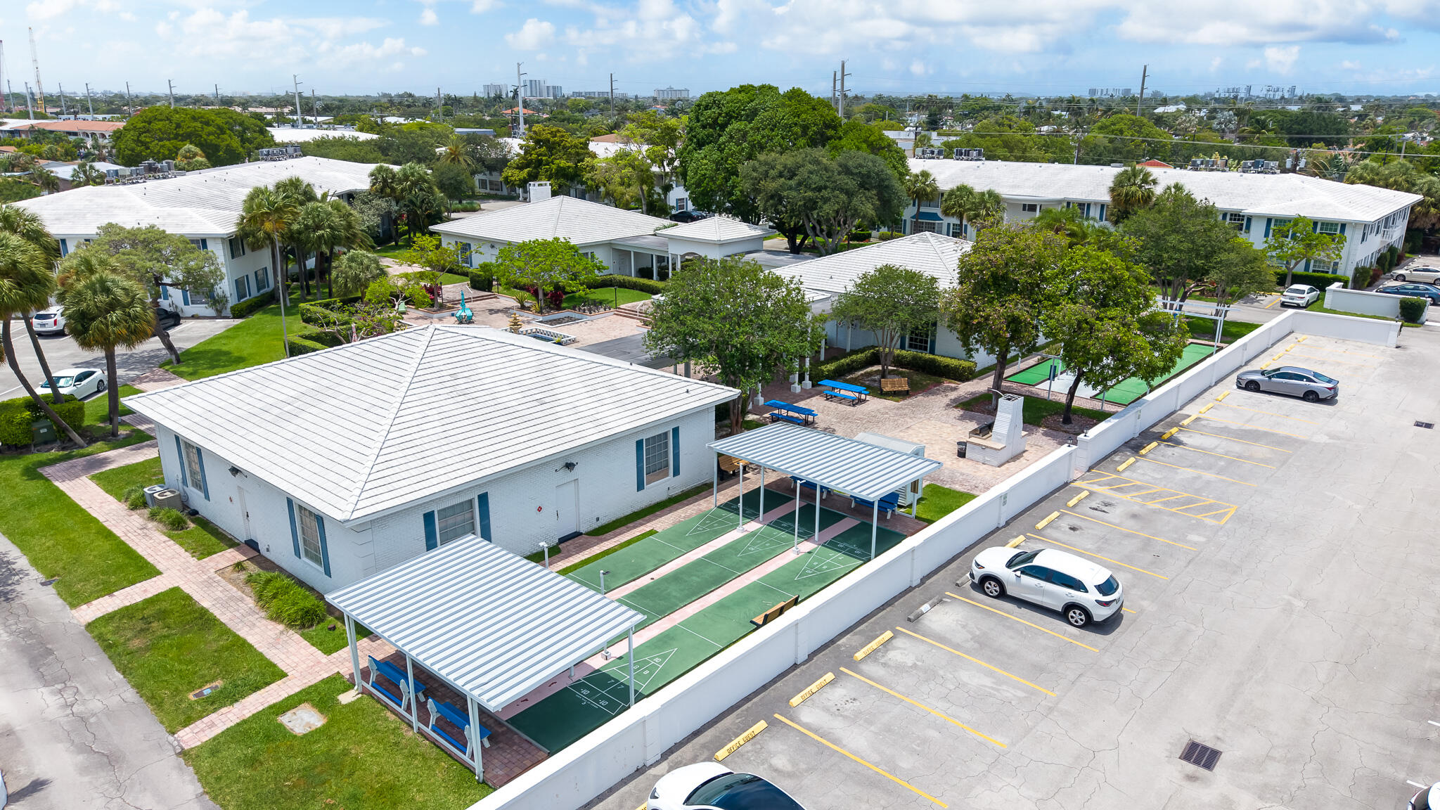 IMPERIAL POINT COLONNADES CONDO - Residential