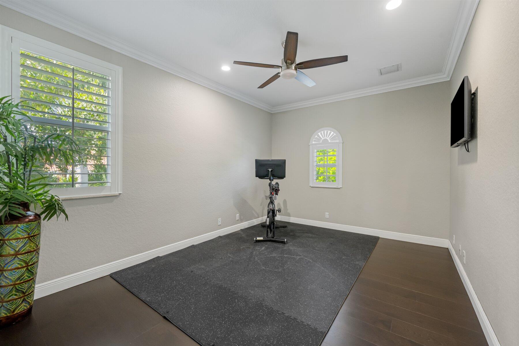 EQUESTRIAN CLUB - Residential