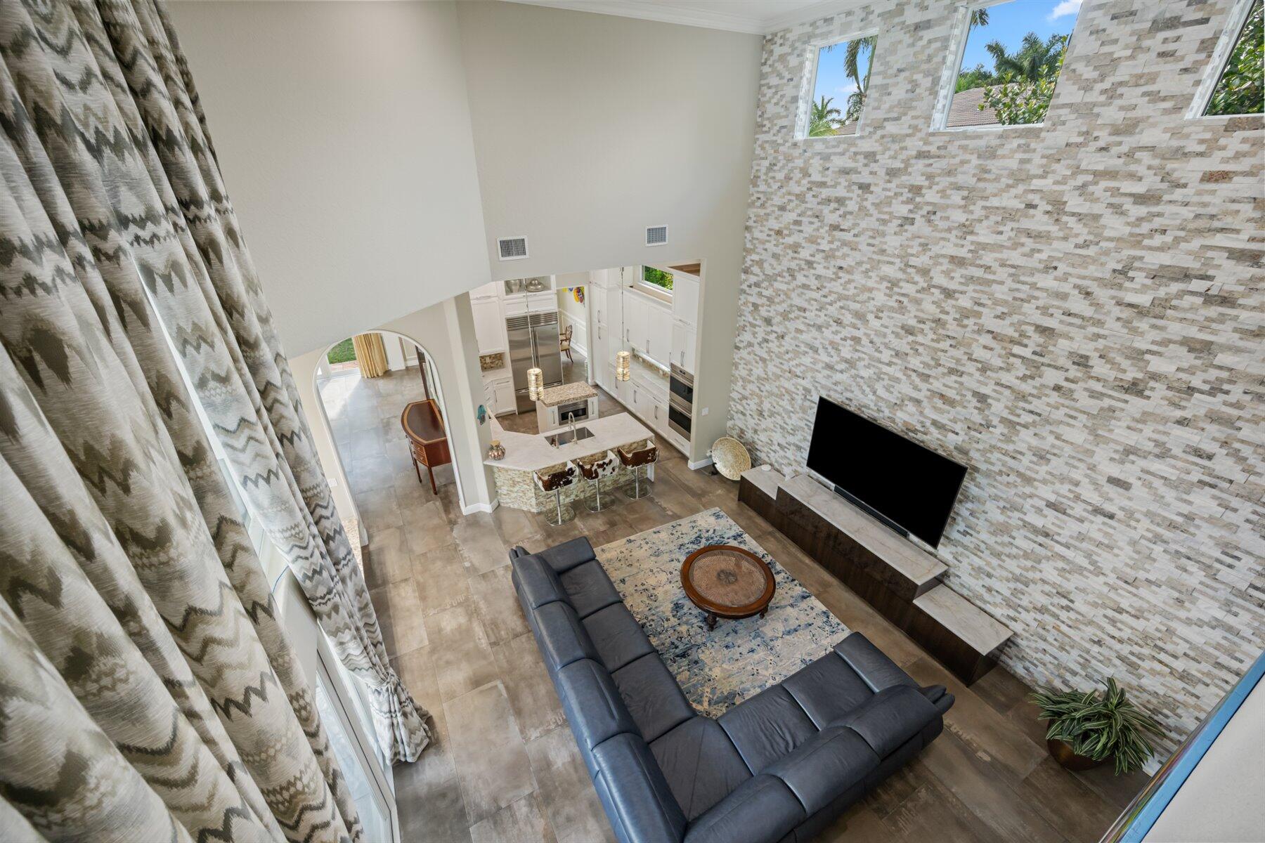 EQUESTRIAN CLUB - Residential