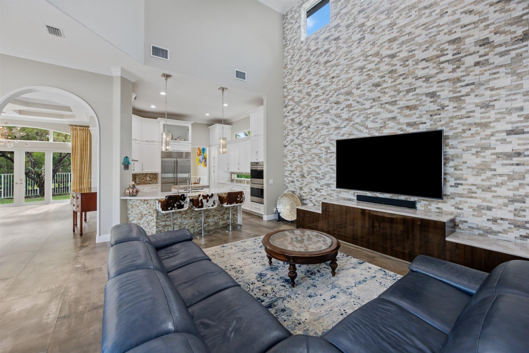 EQUESTRIAN CLUB - Residential