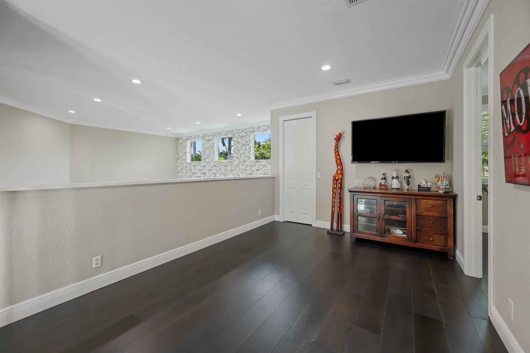 EQUESTRIAN CLUB - Residential