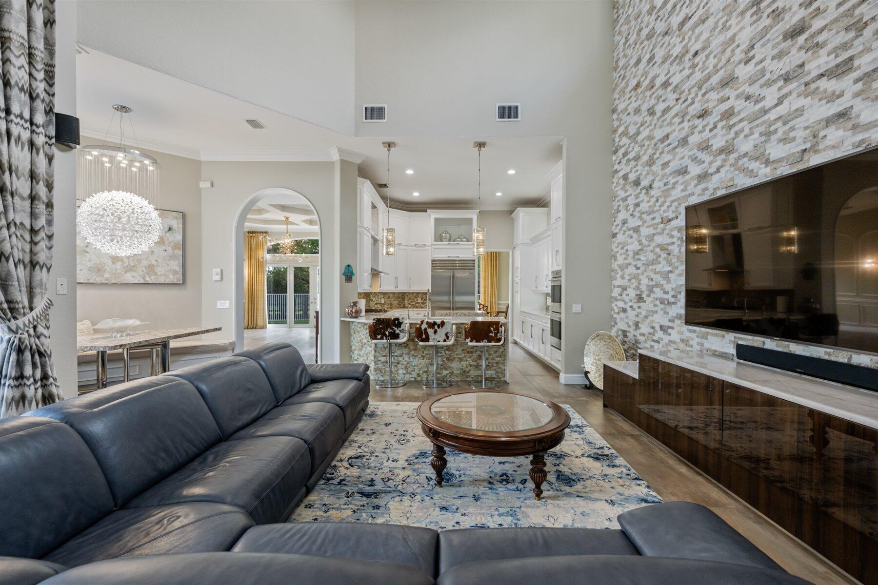 EQUESTRIAN CLUB - Residential