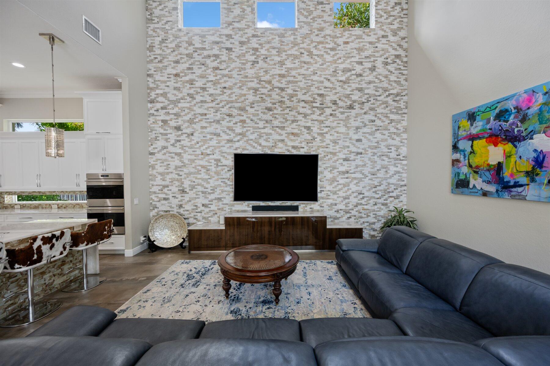 EQUESTRIAN CLUB - Residential