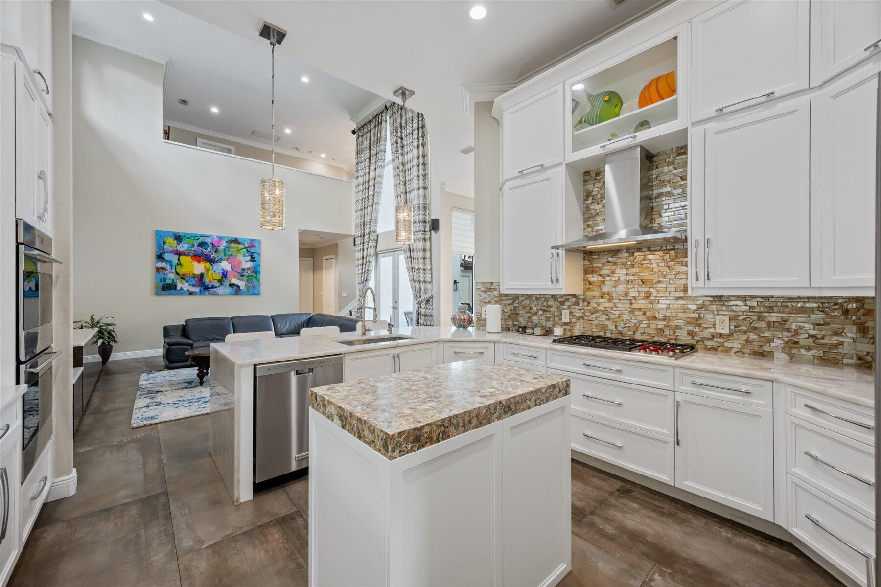 EQUESTRIAN CLUB - Residential