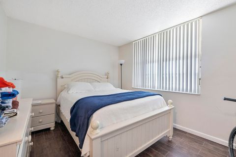 Tiny photo for 250 Jacaranda Drive #308, Plantation, FL 33324 (MLS # B26029997)