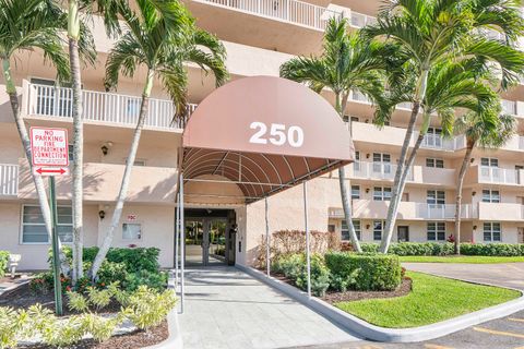 Tiny photo for 250 Jacaranda Drive #308, Plantation, FL 33324 (MLS # B26029997)