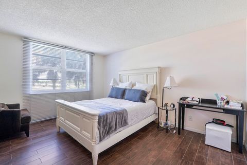 Tiny photo for 250 Jacaranda Drive #308, Plantation, FL 33324 (MLS # B26029997)