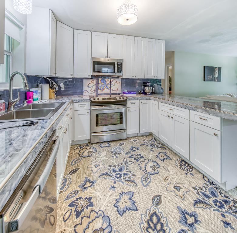 NORTH LAKE WORTH - Residential Lease