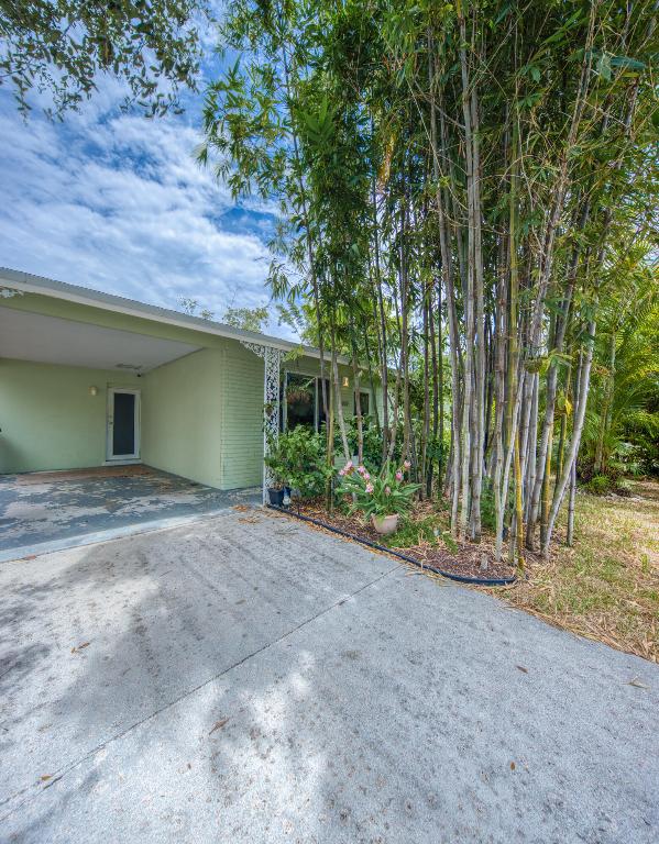 NORTH LAKE WORTH - Residential Lease