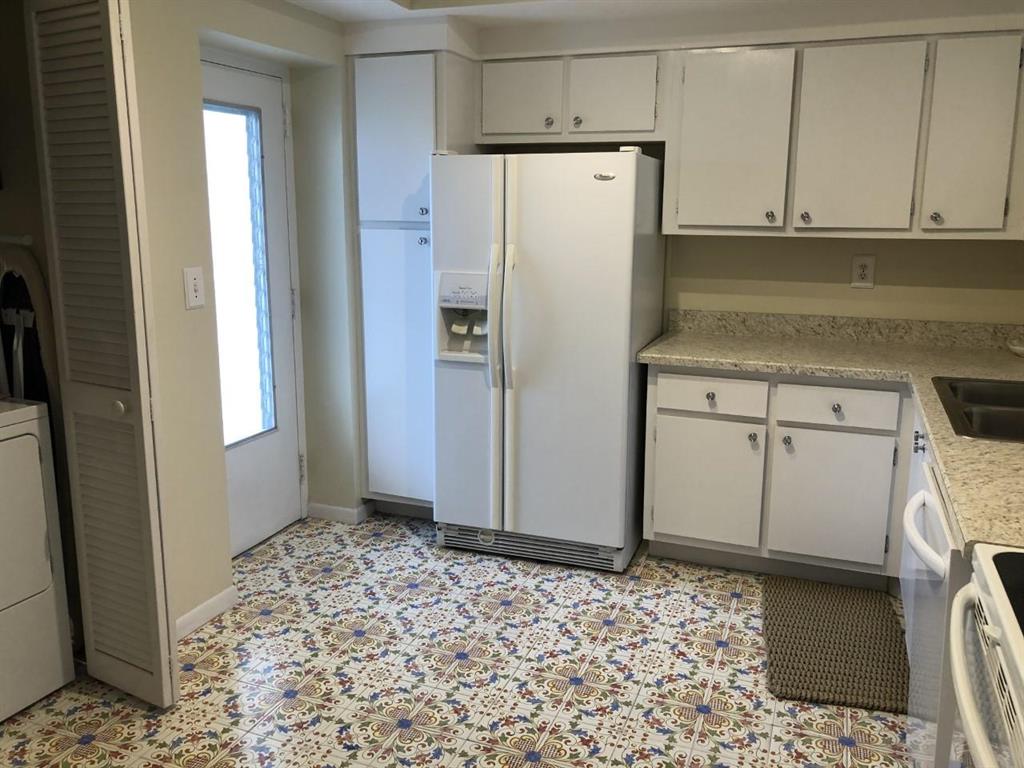 REEF CONDO - Residential Lease