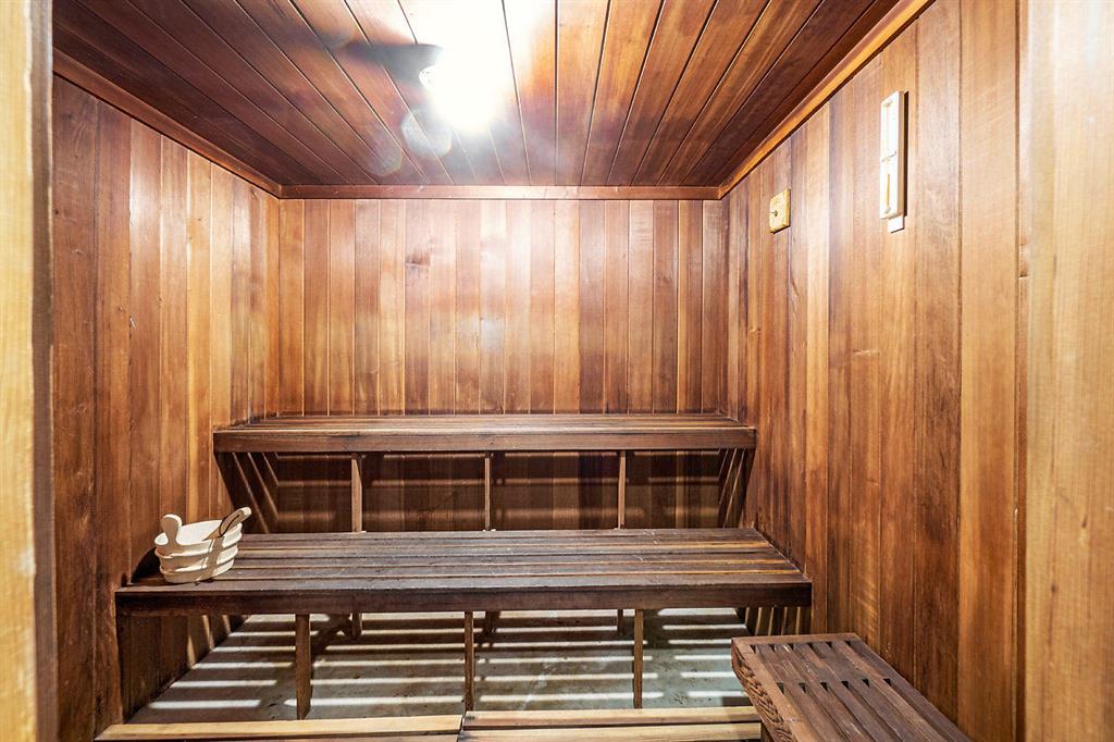 REEF CONDO - Residential Lease