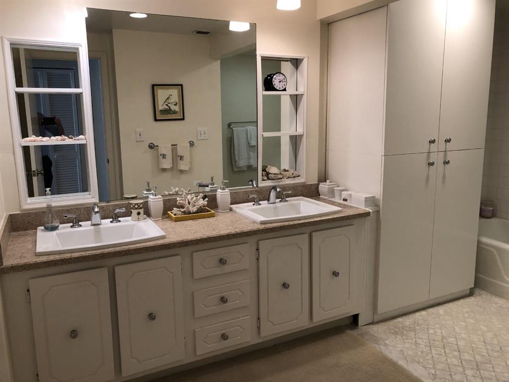 REEF CONDO - Residential Lease