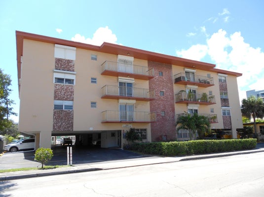 2010 FILLMORE ST APT 303, HOLLYWOOD, FL 33020 - Image cf251ff0407bf2431fe7d1ea447d201b/2237481923