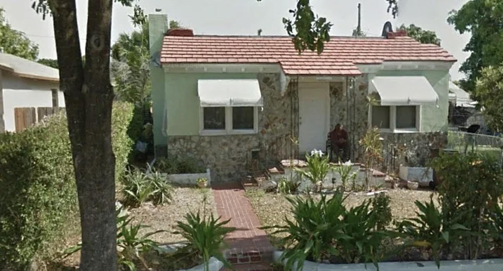 This house is a diamond in the rough! Developing neighborhood! You are less than 200 yards from the gazillion dollar homes!It's big with many options!