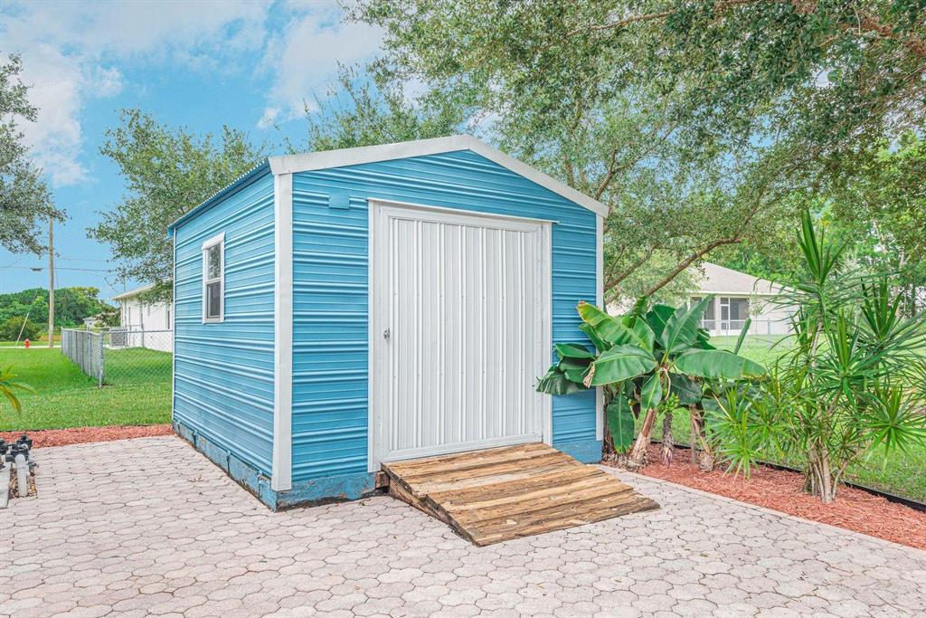 PORT ST LUCIE SECTION 48 1ST REPLAT - Residential