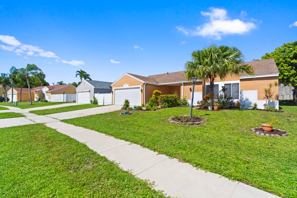Photo of 9978 Moss Pond Drive, Boca Raton, FL 33496 (MLS # B26092210)