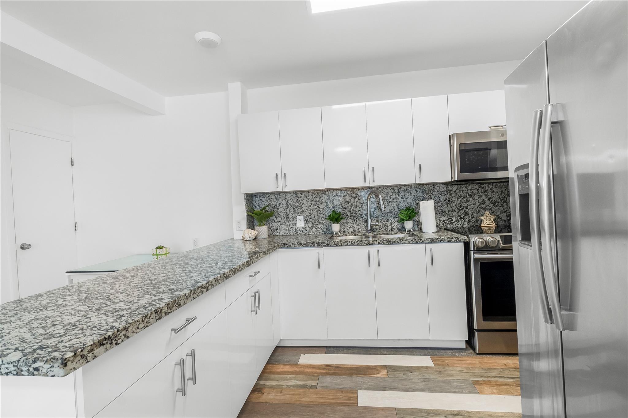 Hollywood Beach 1-27 B - Residential Lease