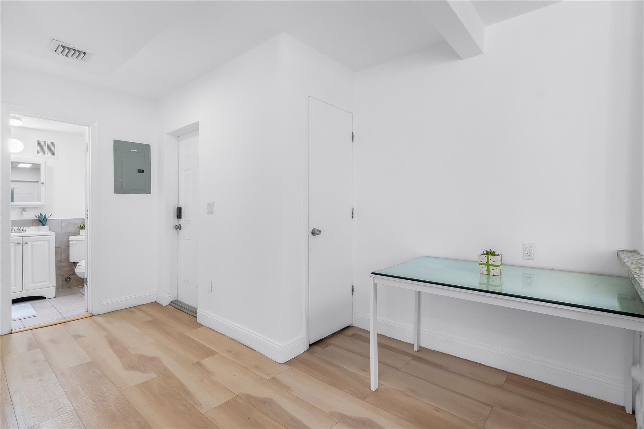 Hollywood Beach 1-27 B - Residential Lease